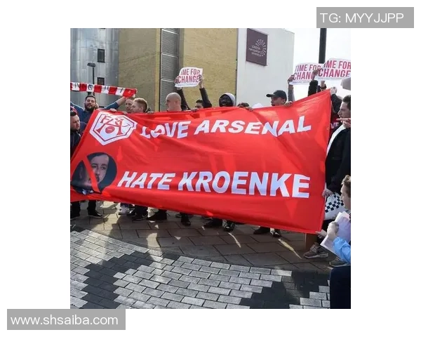 当今足坛仍在奋战的足球明星们的传奇故事与未来展望 当今足坛仍在奋战的足球明星们的传奇故事与未来展望