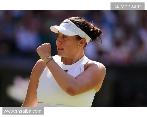 足球明星亲临温网赛场感受网球魅力与激情对决的精彩瞬间 足球明星亲临温网赛场感受网球魅力与激情对决的精彩瞬间