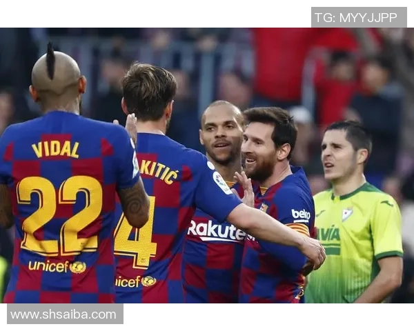 重庆足球队在冠军赛积分榜上以71分稳居第一名，争夺冠军形势大好